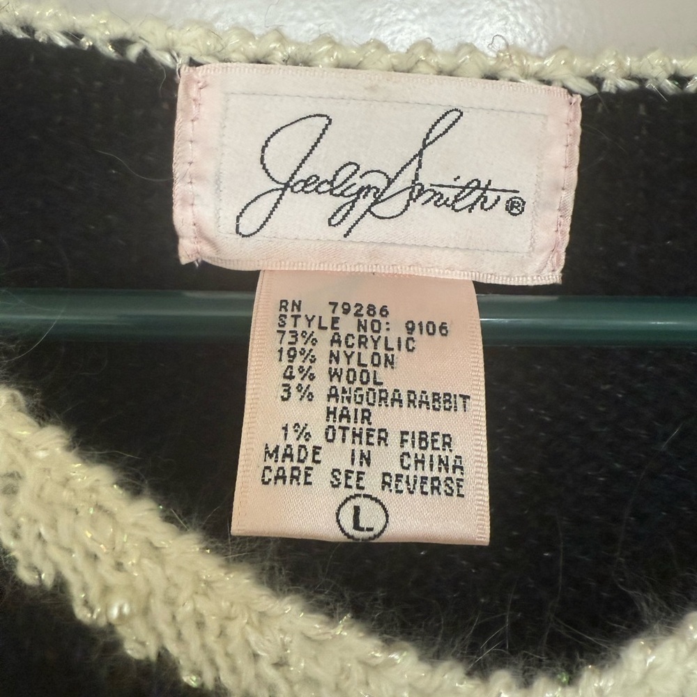 Vintage Jaclyn Smith Black Sweater w/Bow Design & Pearl Detail. - Picture 4 of 4